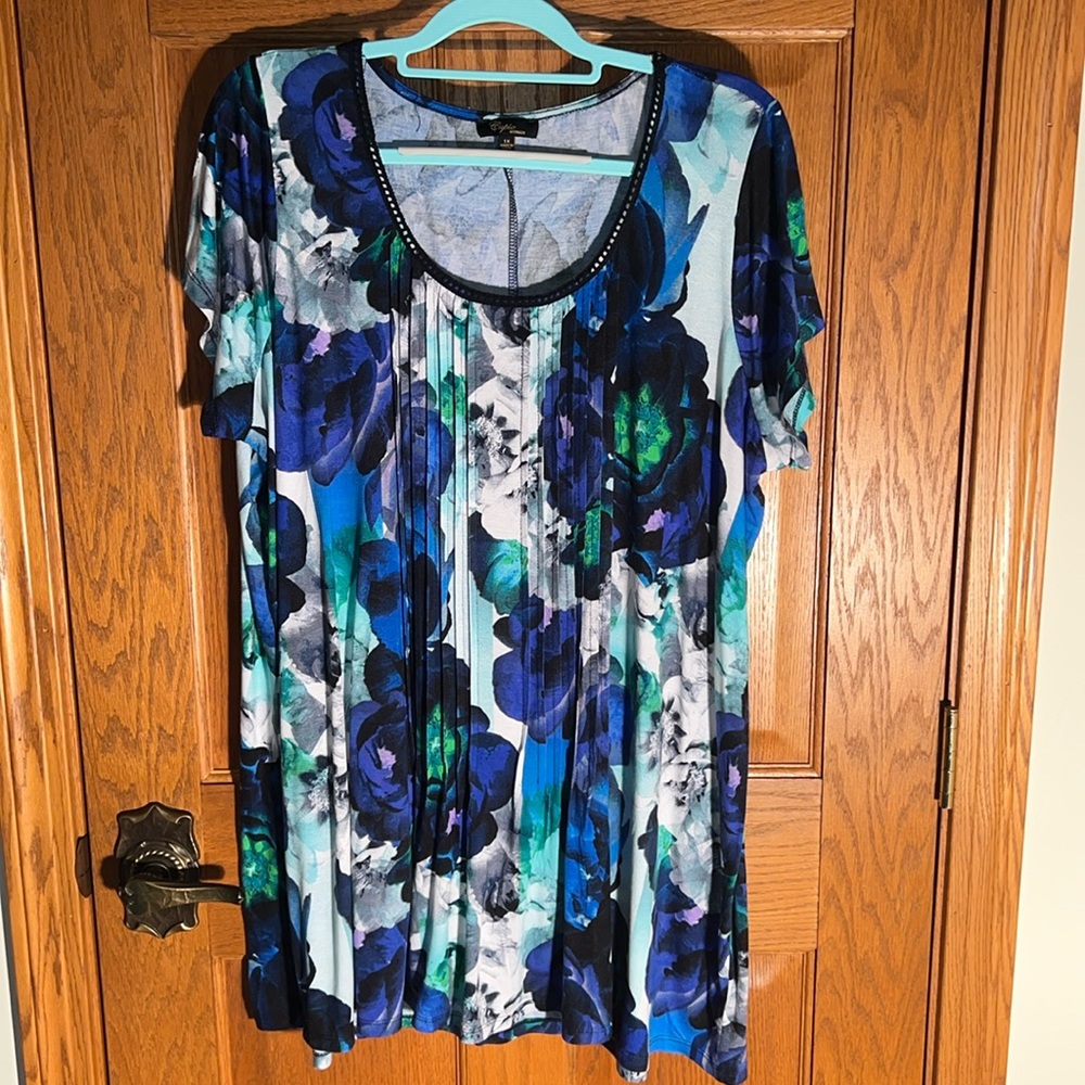 Beautiful bold floral T-shirt print